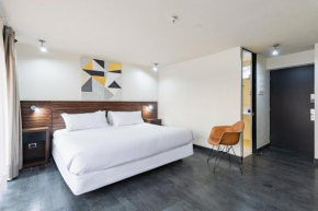 Tribeca Gold W/ Smart TV, Parking, Metro & AC